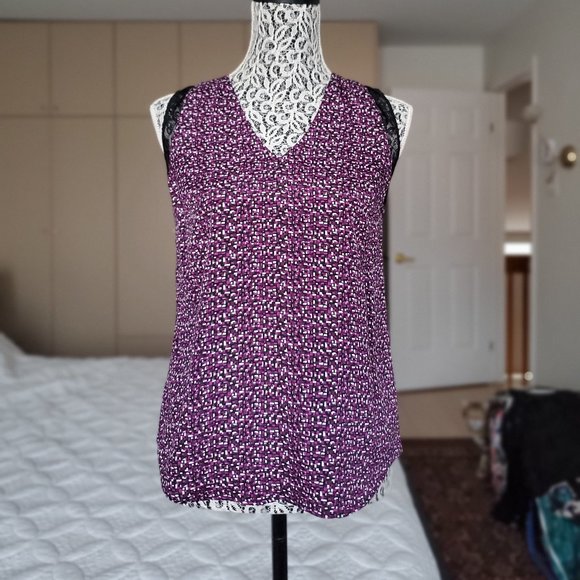 Sleeveless Top with Abstract Print - Picture 1 of 7